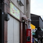事件発生から１週間。現場のラーメン店はシャッターが下ろされている＝２８日午後、神戸市長田区東尻池町９