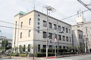 兵庫県警芦屋署＝芦屋市公光町