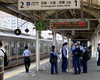 トラブルのあったＪＲ兵庫駅＝３０日午前、神戸市兵庫区