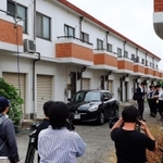遺体で見つかった男児らが生活していたとみられる集合住宅前＝２３日午前、神戸市西区玉津町居住