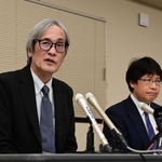 地裁判決を受け、会見する堤敏さん（左）＝２３日午後、神戸市中央区橘通１、兵庫県弁護士会館（撮影・中西幸大）