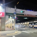 自転車の男性が車にはねられ死亡した現場＝尼崎市神田中通２