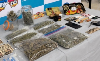 押収した乾燥大麻など＝兵庫県警生田署