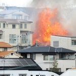 住宅街から上がる炎