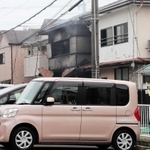 火災で全焼した長屋＝２０日、午後兵庫県尼崎市瓦宮１
