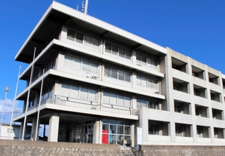 姫路海上保安部の入る姫路港湾合同庁舎＝姫路市飾磨区須加