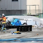 「ごみが燃えている」と通報があった火災現場＝６日午後３時５２分、神戸市兵庫区築地町