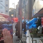 立体駐車場で作業員２人が負傷した現場付近＝午後４時４０分、神戸市中央区下山手通５