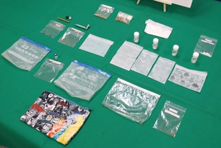 ドイツから成田空港に送られてきた大麻やコカインなど＝神戸市新港町、神戸税関