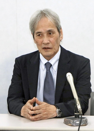 控訴審判決後、被告の男に対し「事件にも司法にも向き合っていない」と話す堤敏さん＝20日午前、大阪市北区西天満２