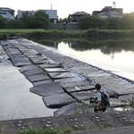 男子中学生が遊んでいたとみられる夢前川付近＝１８日午後６時４０分、姫路市飾磨区山崎台から