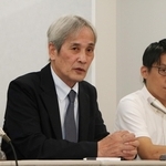 控訴審判決後、被告の男に対し「事件にも司法にも向き合っていない」と話す堤敏さん（左）＝20日午前、大阪市北区西天満２