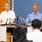 捜査本部を設置し、事件の概要を説明する大上健二捜査１課長（左）と金月照幸葺合署長＝２１日未明、神戸市中央区吾妻通５、兵庫県警葺合署