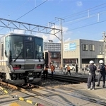 ＪＲ神戸線東加古川-加古川駅間で起きた踏切事故の現場＝20日午後３時27分、加古川市平岡町新在家