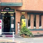 運営会社社長らが逮捕された「神戸ラーメン第一旭」の神戸本店＝２５日午後２時５２分、神戸市中央区多聞通１