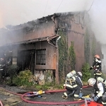 2戸が入る木造長屋が全焼　住人男性は当時外出中　姫路