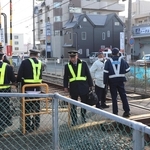 山陽電鉄広畑－夢前川間の踏切で、線路内にいた女性がはねられ死亡