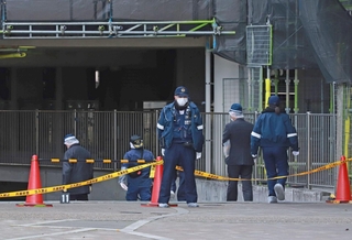 男性が倒れたとみられる現場付近＝２０日正午、姫路市岩端町