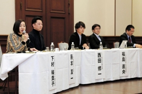 災害時や防災におけるＳＮＳなどの役割について議論した登壇者たち＝神戸市中央区下山手通４