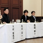 災害時や防災におけるＳＮＳなどの役割について議論した登壇者たち＝神戸市中央区下山手通４