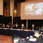 高潮対策などを盛り込んだ大阪湾の事業継続計画案が報告された会合＝神戸市中央区北野町１、ＡＮＡクラウンプラザホテル神戸