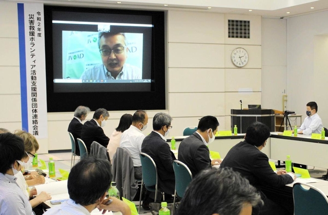 コロナ禍での災害支援について話し合う参加者ら＝神戸市中央区東川崎町１