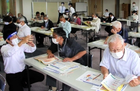 住民がマイ・タイムラインの作成方法を学んだ講習会＝９月、加古川市加古川町友沢、市防災センター