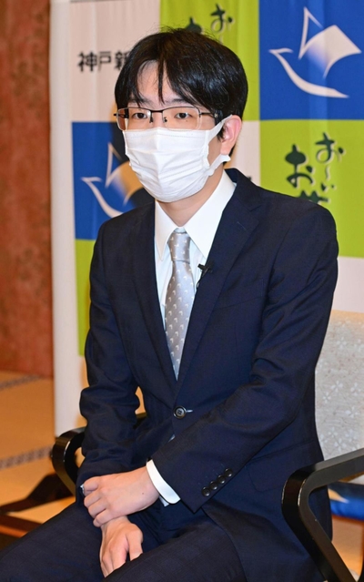 対局へ意気込みを語る豊島将之九段＝１９日午後、神戸市北区有馬町、有馬温泉の旅館「中の坊瑞苑」（撮影・中西幸大）