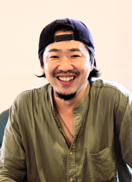 「昆陽池公園はめちゃくちゃ好きな場所なんですけど…」。会場移転の経緯を語る大原智さん＝伊丹市中央５