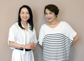 シアター・ドラマシティ３０周年記念コンサートに出演する麻路さき（右）と稔幸＝大阪・梅田芸術劇場