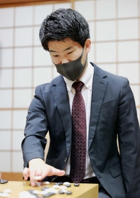 挑戦者決定戦で一力遼棋聖を破った伊田篤史九段＝４日、東京都千代田区、日本棋院