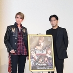 宙組の新作「ＨｉＧＨ＆ＬＯＷ」をＰＲするトップの真風涼帆（左）とＬＤＨ　ＪＡＰＡＮのＨＩＲＯ＝２６日午後、宝塚大劇場（撮影・長嶺麻子）
