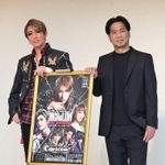 宙組の新作「ＨｉＧＨ＆ＬＯＷ」をＰＲするトップの真風涼帆（左）とＬＤＨ　ＪＡＰＡＮのＨＩＲＯ＝２６日午後、宝塚大劇場（撮影・長嶺麻子）
