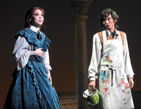 ロセッティ（極美慎・右）とリジー（小桜ほのか）の間にきしみが生じ始める＝宝塚バウホール