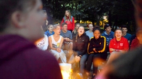 映画「私だけ聴こえる」の一場面（（ｃ）ＴＥＭＪＩＮ／ＲＩＴＯＲＮＥＬＬＯ　ＦＩＬＭＳ）