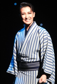 佐助を演じる帆純まひろ＝宝塚バウホール