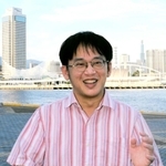 棋譜をほとんど用いずに対局を描写し「将棋を知らない人にも楽しめる作品になった」と話す橋本長道さん＝神戸市中央区