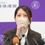 棋士編入試験で不合格となった後、会見に応じた里見香奈女流五冠＝大阪市福島区、関西将棋会館（撮影・秋山亮太）