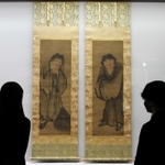 重要文化財の伝顔輝「寒山拾得図」（元時代、東京国立博物館、１１月１３日まで展示）＝神戸市立博物館（撮影・中西大二）