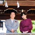 福造役の月亭八光（左）と島子役の佐藤江梨子（右）