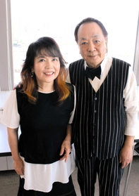 「音楽の力をファンの方と再認識できる舞台にしたい」と話す後藤悦治郎さん（右）と平山泰代さん＝神戸新聞社