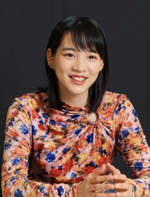 「亡くなった人の視点で物語が語られる。その発想が新鮮だった」と話すのん＝大阪市内（撮影・鈴木雅之）