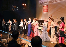 ３年ぶりに開催された神戸新開地ジャズヴォーカルクィーンコンテスト＝５月、神戸アートビレッジセンター（新開地ミュージックストリート実行委員会提供）