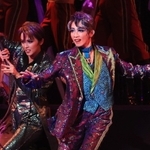 ショーでも切れのあるダンスを披露した礼真琴（右）と暁千星＝宝塚大劇場（撮影・吉田敦史）