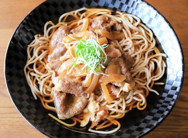 関航太郎天元が注文した「肉そば」＝１日午後、洲本市小路谷、ホテルニューアワジ