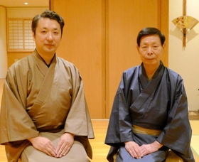 「若い世代にも踊りの良さを伝えていきたい」と話す花柳知香之祥さん（左）と花柳五三輔さん＝神戸市東灘区