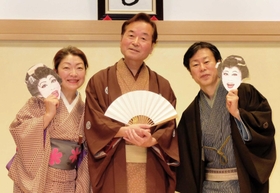 出演者の桂文之助（中央）と姉様キングス＝神戸市兵庫区新開地２