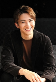 出演中のミュージカル「エリザベート」の魅力を語る甲斐翔真さん＝東京都渋谷区