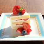 関航太郎天元が注文した「苺のショートケーキ」＝１日午前、洲本市小路谷、ホテルニューアワジ（撮影・鈴木雅之）