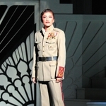 アルバレス侯爵を演じながら、自分の生きる道を考えるロレンシオ（鳳月杏）＝大阪市、シアター・ドラマシティ